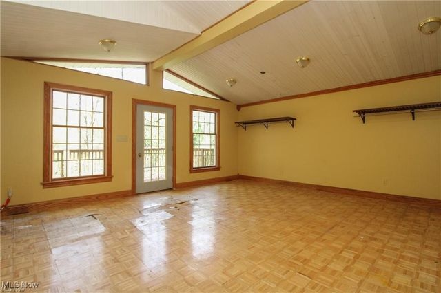 5683 Chestnut Ridge Road, Hubbard, OH 44425