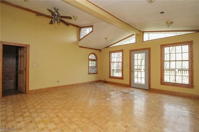 5683 Chestnut Ridge Road, Hubbard, OH 44425