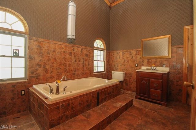 5683 Chestnut Ridge Road, Hubbard, OH 44425