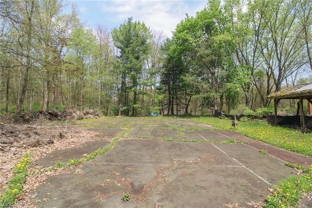 5683 Chestnut Ridge Road, Hubbard, OH 44425