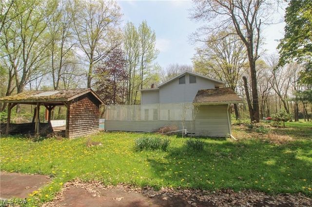 5683 Chestnut Ridge Road, Hubbard, OH 44425