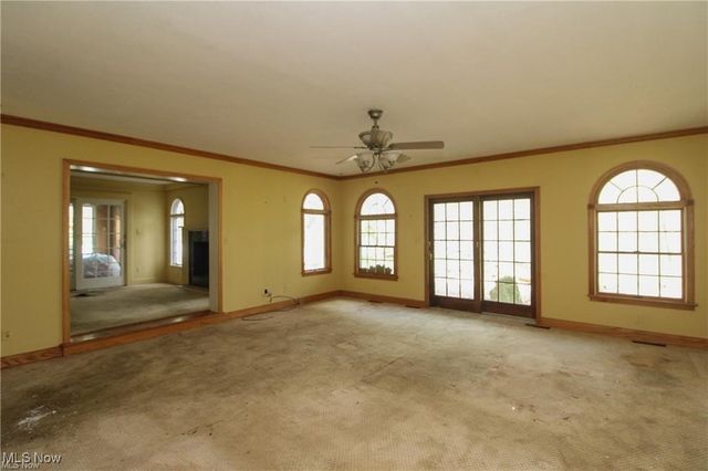 5683 Chestnut Ridge Road, Hubbard, OH 44425