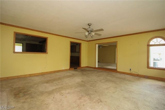 5683 Chestnut Ridge Road, Hubbard, OH 44425