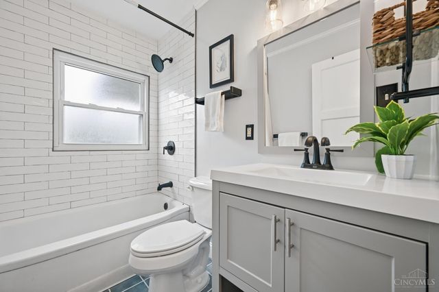 3395 Ault View Avenue, Cincinnati, OH 45208