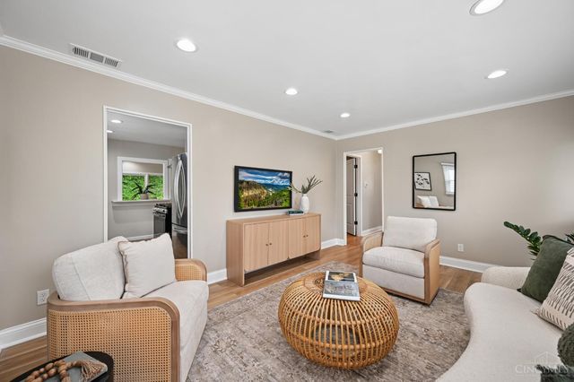 3395 Ault View Avenue, Cincinnati, OH 45208