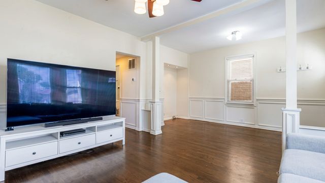 4738 N Springfield Avenue, Chicago, IL 60625