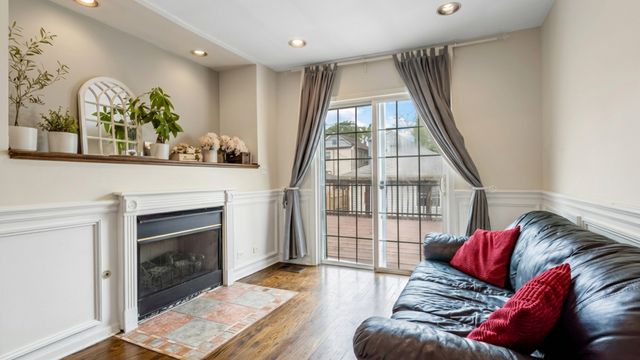 4738 N Springfield Avenue, Chicago, IL 60625