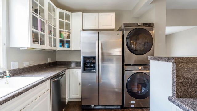 4738 N Springfield Avenue, Chicago, IL 60625