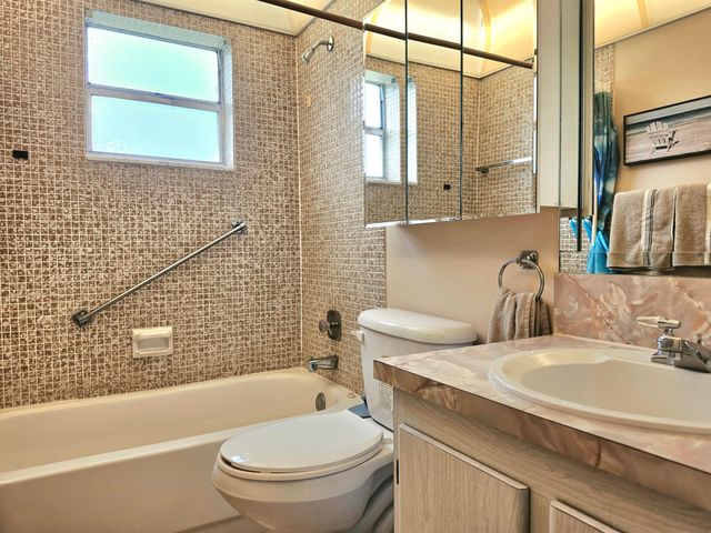 719 Flanders O, Delray Beach, FL 33484