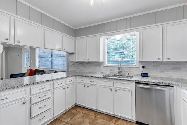 2207 Mockingbird Lane, Baytown, TX 77520