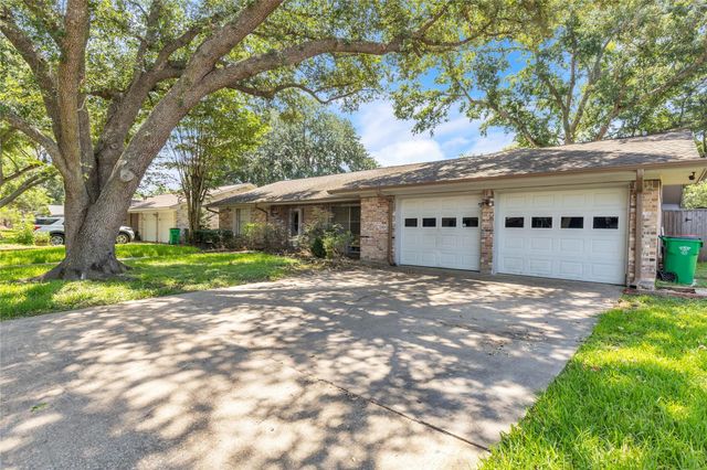 2207 Mockingbird Lane, Baytown, TX 77520