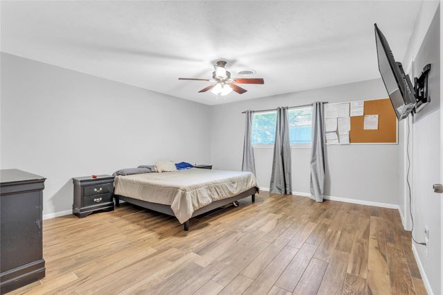 2207 Mockingbird Lane, Baytown, TX 77520