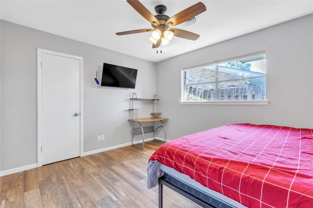 2207 Mockingbird Lane, Baytown, TX 77520