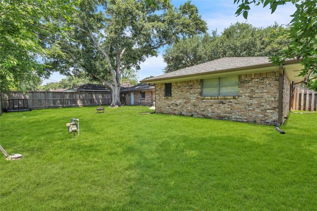 2207 Mockingbird Lane, Baytown, TX 77520