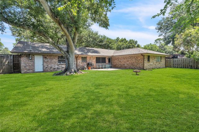 2207 Mockingbird Lane, Baytown, TX 77520
