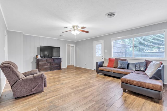 2207 Mockingbird Lane, Baytown, TX 77520