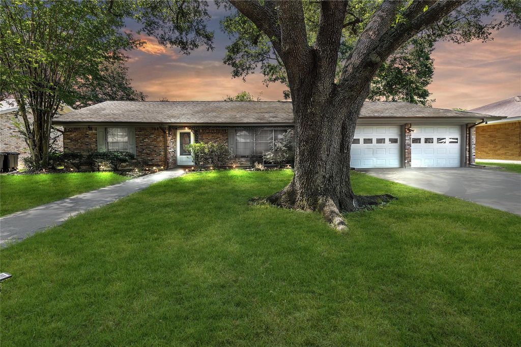 2207 Mockingbird Lane, Baytown, TX 77520