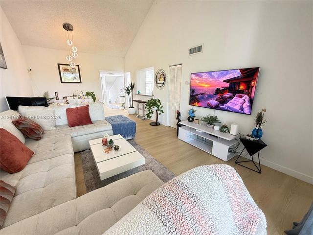 4974 NW 97th Place 310, Doral, FL 33178
