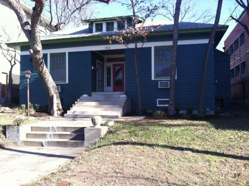 302 E 30th ST B, Austin, TX 78705