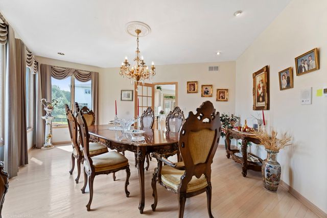 417 E Noyes Street, Arlington Heights, IL 60005