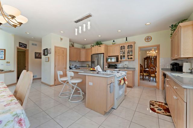 417 E Noyes Street, Arlington Heights, IL 60005