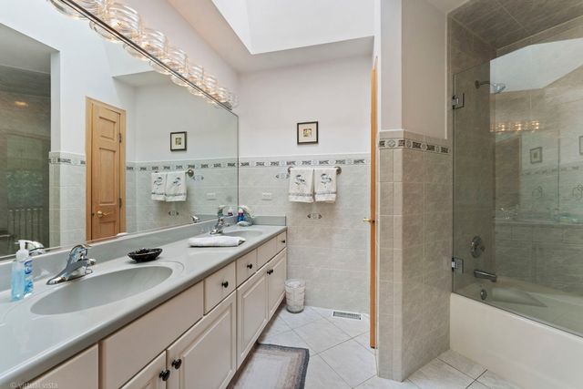 417 E Noyes Street, Arlington Heights, IL 60005