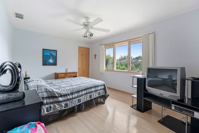 417 E Noyes Street, Arlington Heights, IL 60005