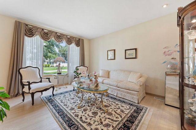 417 E Noyes Street, Arlington Heights, IL 60005