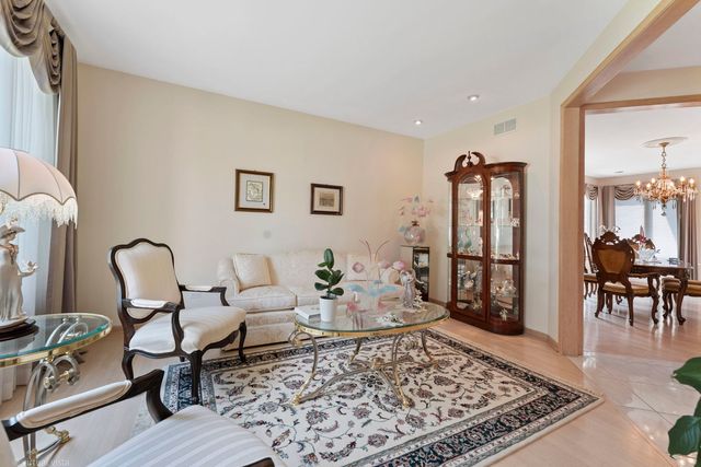 417 E Noyes Street, Arlington Heights, IL 60005