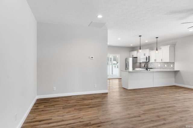 1053 E Wabash Street, Frankfort, IN 46041