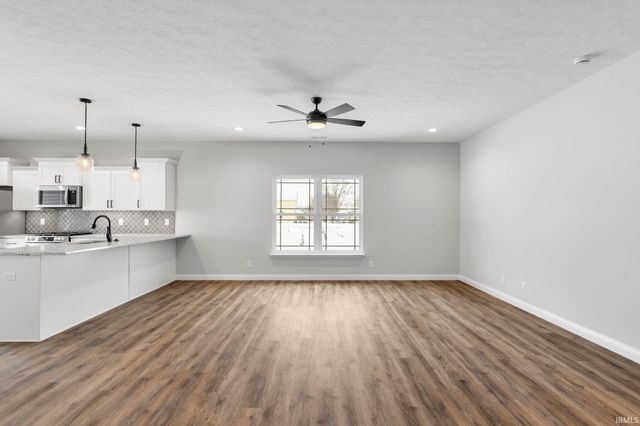 1053 E Wabash Street, Frankfort, IN 46041