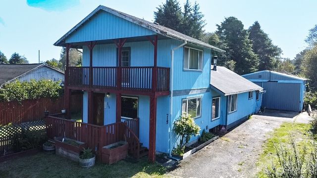 715 Copalis Beach Road, Copalis Beach, WA 98535