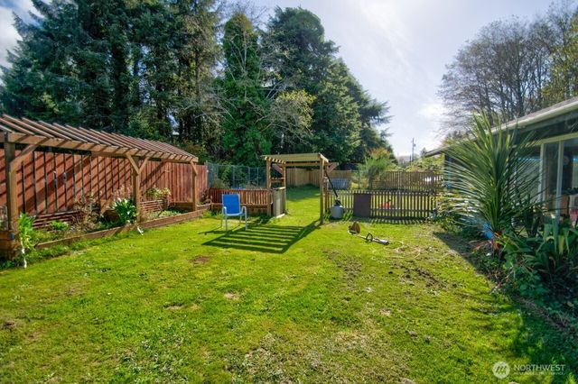 715 Copalis Beach Road, Copalis Beach, WA 98535