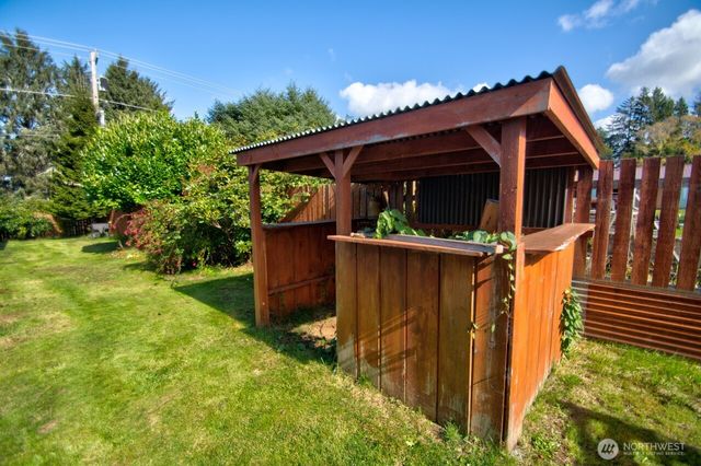 715 Copalis Beach Road, Copalis Beach, WA 98535