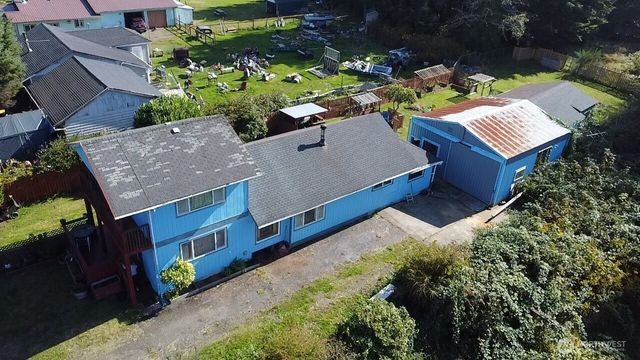 715 Copalis Beach Road, Copalis Beach, WA 98535