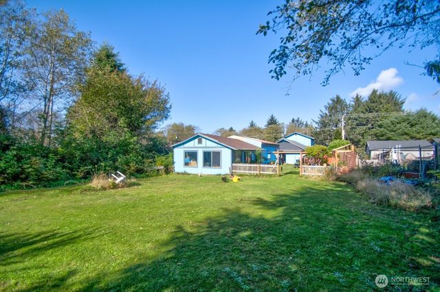 715 Copalis Beach Road, Copalis Beach, WA 98535