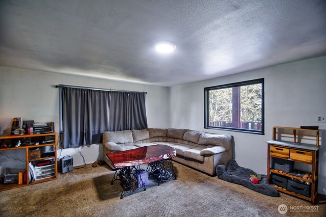 715 Copalis Beach Road, Copalis Beach, WA 98535