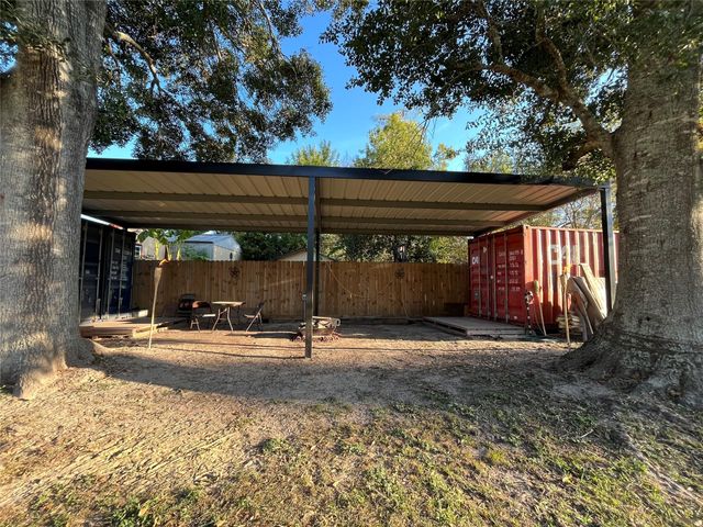 210 S Colbert Street, Dayton, TX 77535