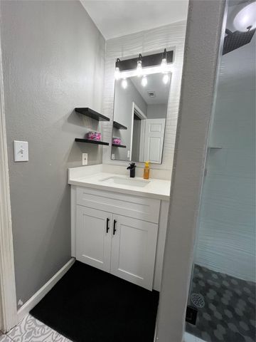 210 S Colbert Street, Dayton, TX 77535