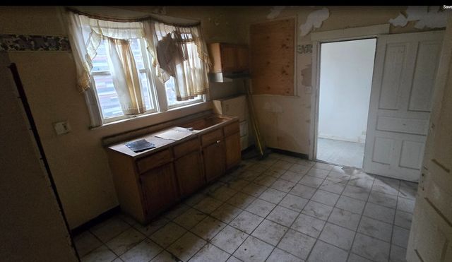 235 W 104th Street, Chicago, IL 60628