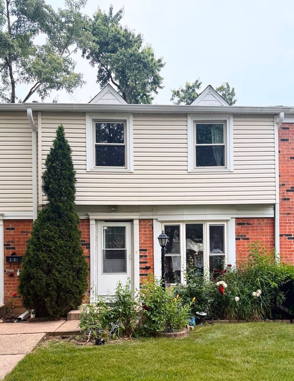 2062 Essex Court, Streamwood, IL 60107