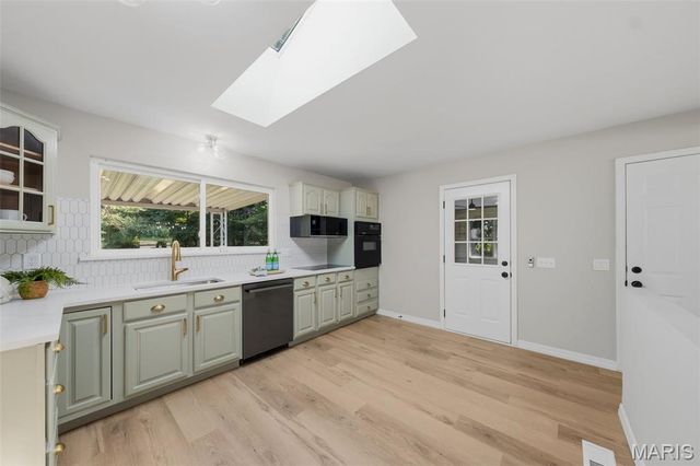 1344 Palm Ridge Court, St Louis, MO 63146