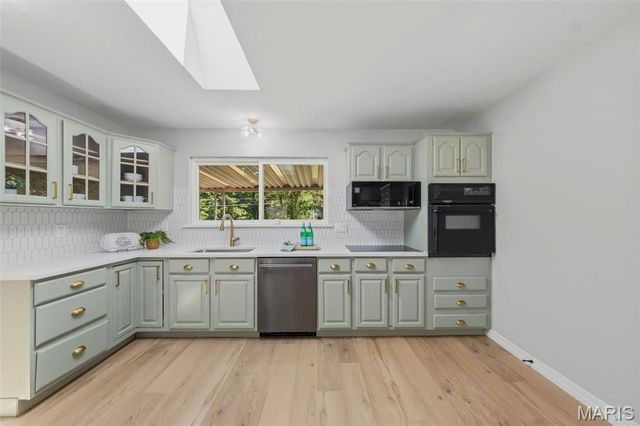 1344 Palm Ridge Court, St Louis, MO 63146
