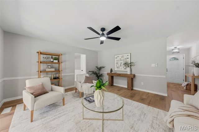 1344 Palm Ridge Court, St Louis, MO 63146