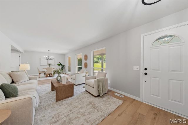 1344 Palm Ridge Court, St Louis, MO 63146