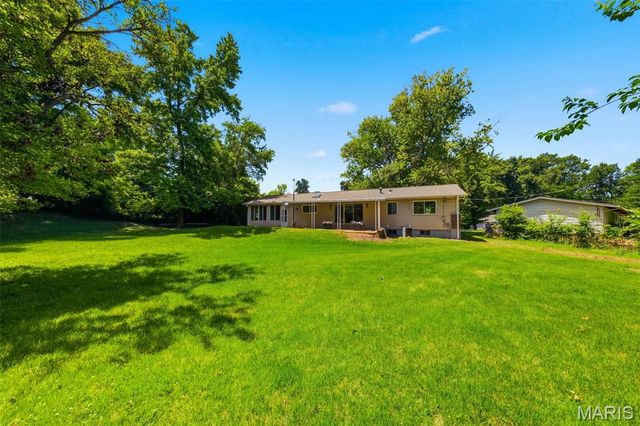 1344 Palm Ridge Court, St Louis, MO 63146