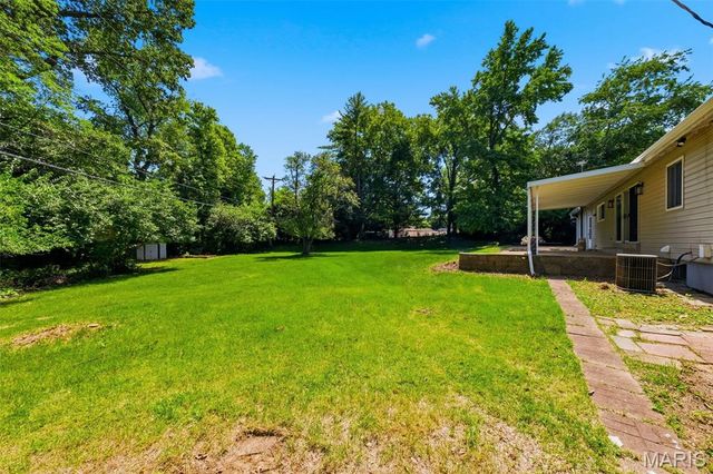 1344 Palm Ridge Court, St Louis, MO 63146