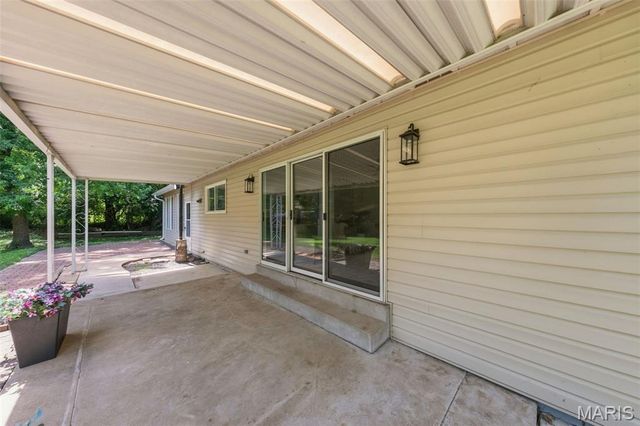 1344 Palm Ridge Court, St Louis, MO 63146