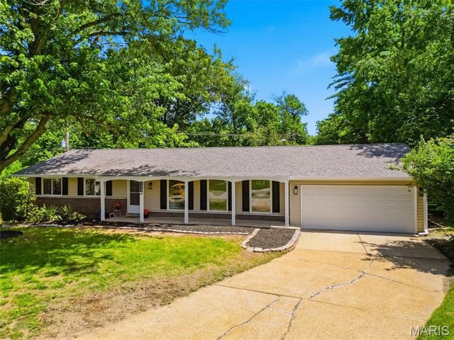 1344 Palm Ridge Court, St Louis, MO 63146