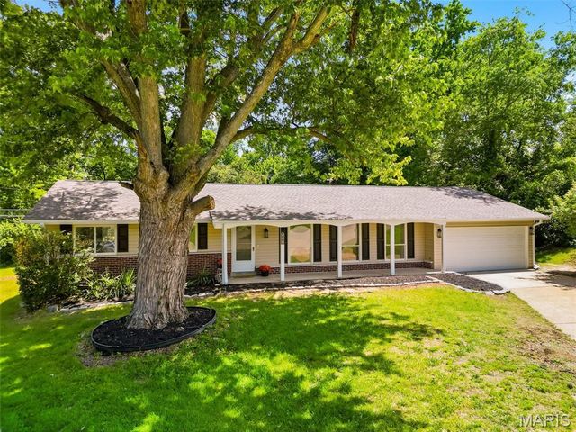 1344 Palm Ridge Court, St Louis, MO 63146